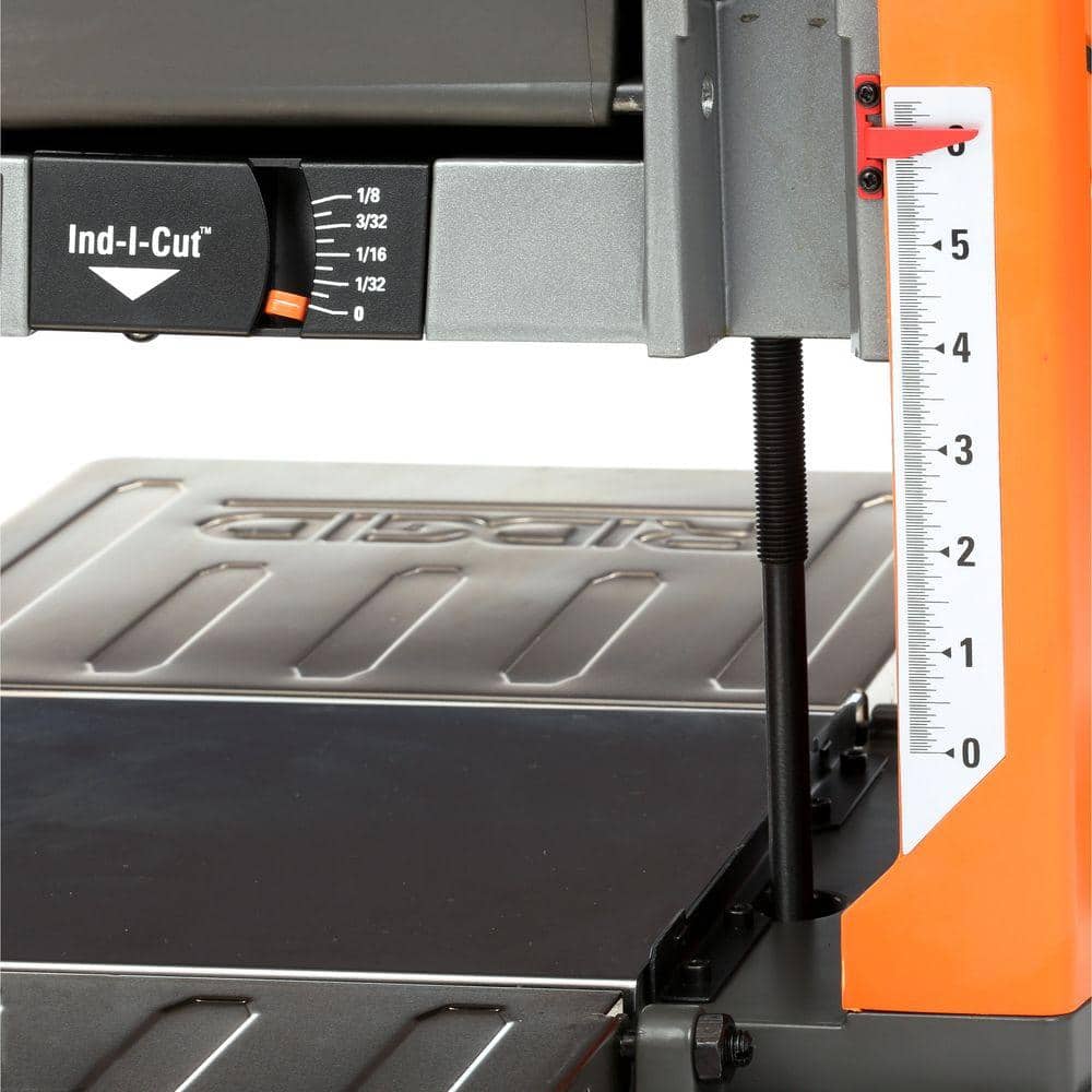 Raboteuse filaire de 15 A et 13 po d'épaisseur