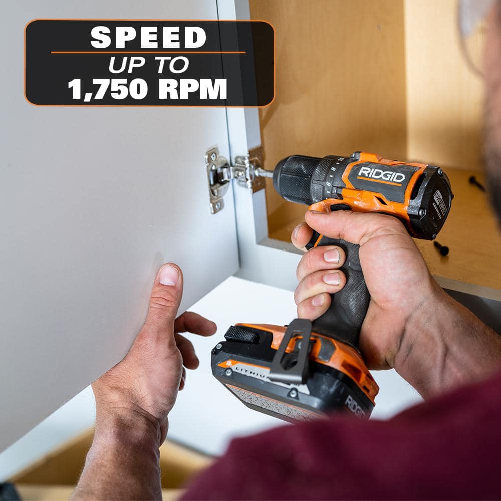 Perceuse-visseuse sans fil 18 V SubCompact sans balais de 1/2 po avec deux batteries de 2,0 Ah, chargeur et sac à outils.