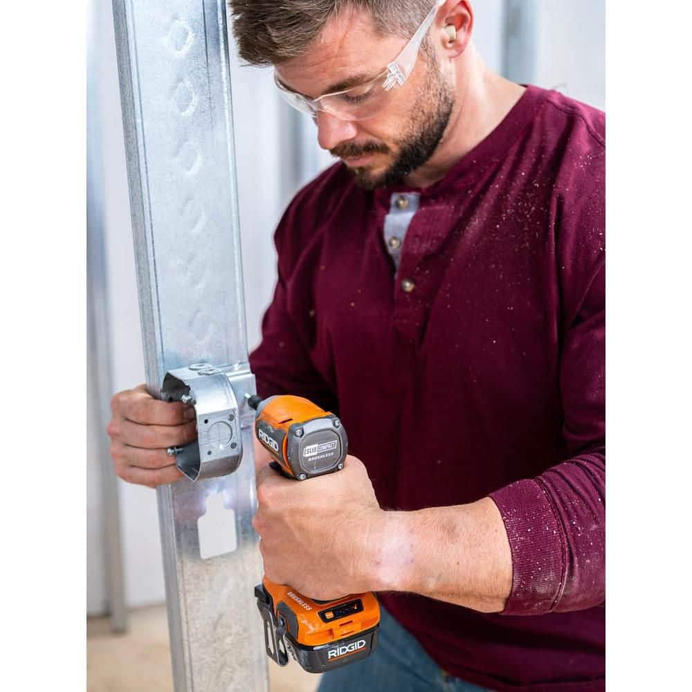 Ensemble combiné de 2 outils sans fil 18 V SubCompact avec perceuse à percussion, visseuse à chocs, (2) batteries 2,0 Ah, chargeur et sacoche