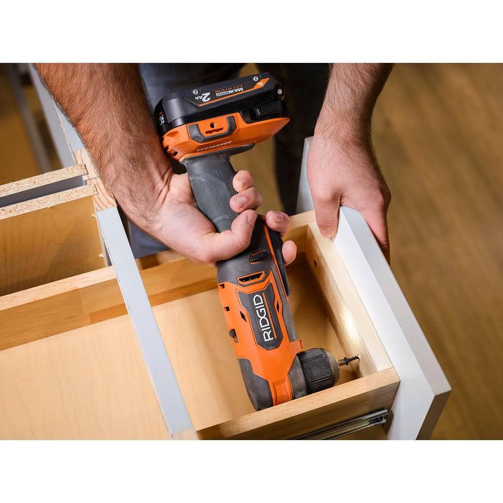 Perceuse à angle droit sans fil 18 V SubCompact de 3/8 po avec batterie de 2,0 Ah MAX et chargeur